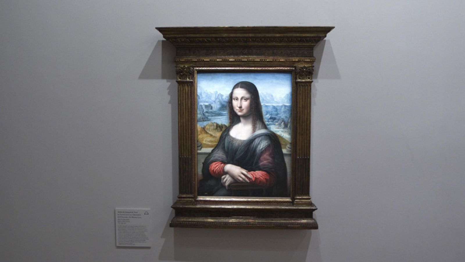 Las dos Giocondas cuelgan de las paredes del museo Louvre de París
