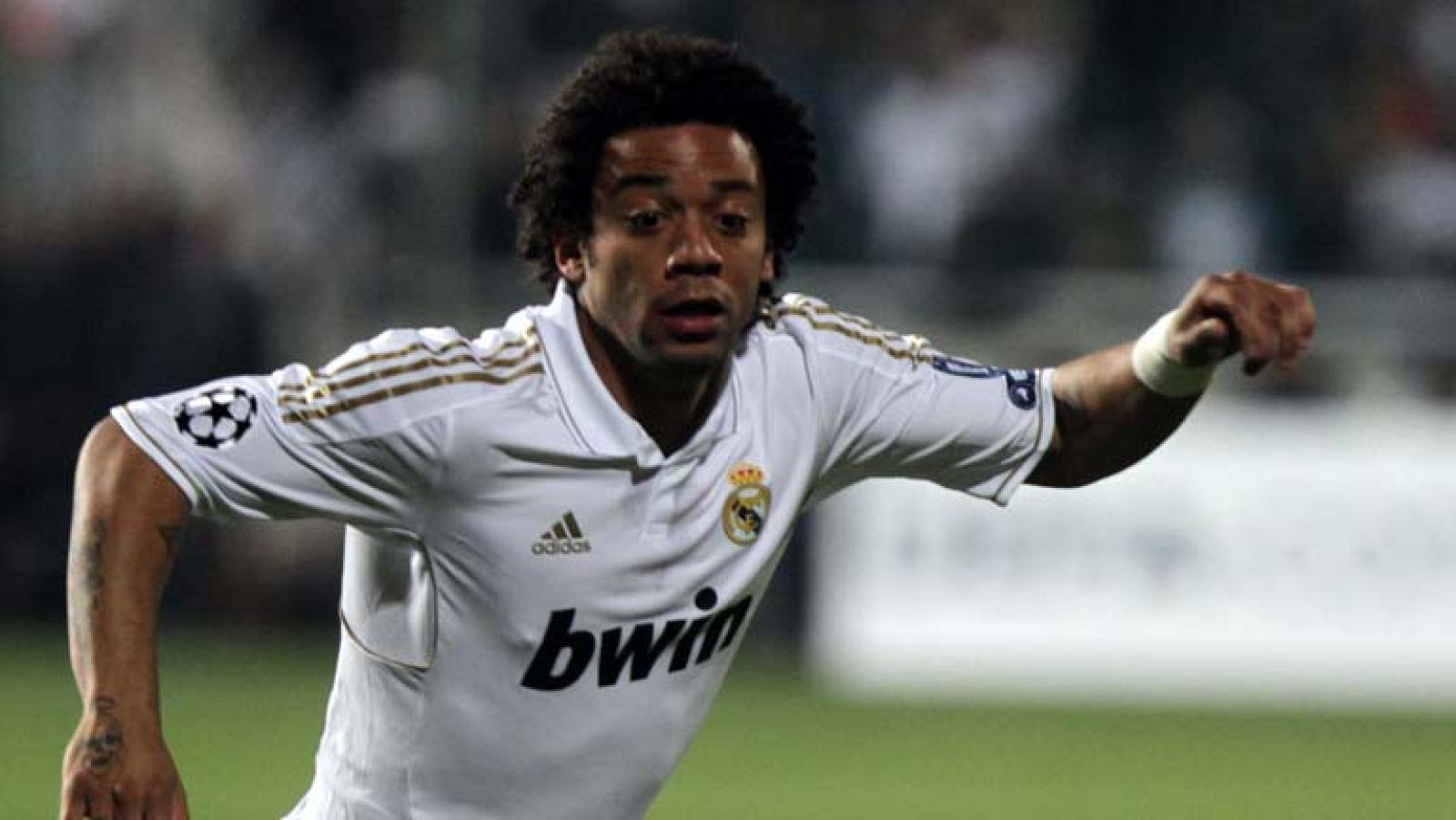 El lateral brasileño revolucionó el partido en Chipre con su entrada en el terreno de juego. Tanto él como Kaká dieron otro aire a un Madrid que no encontraba la forma de sobrepasar la defensa del Apoel.