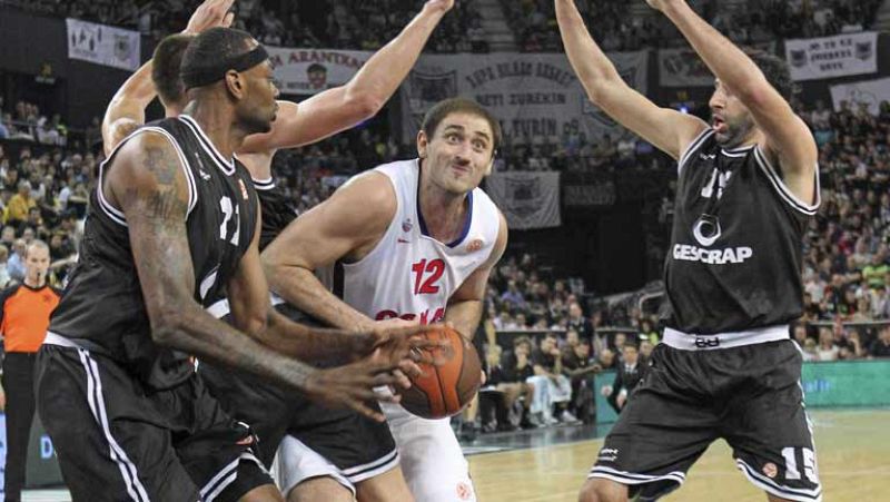 El efecto Miribilla tambien ha funcionado ante el gran favorito para ganar la Euroliga. El Bilbao Basket ha ganado al CSKA de Moscu. Y además por 13 puntos de ventaja: 94-81. De esta manera la eliminatoria de cuartos de final está 2-1 a favor de  los