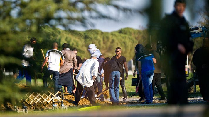 Telediario 1 - Entierran al asesino de Toulouse