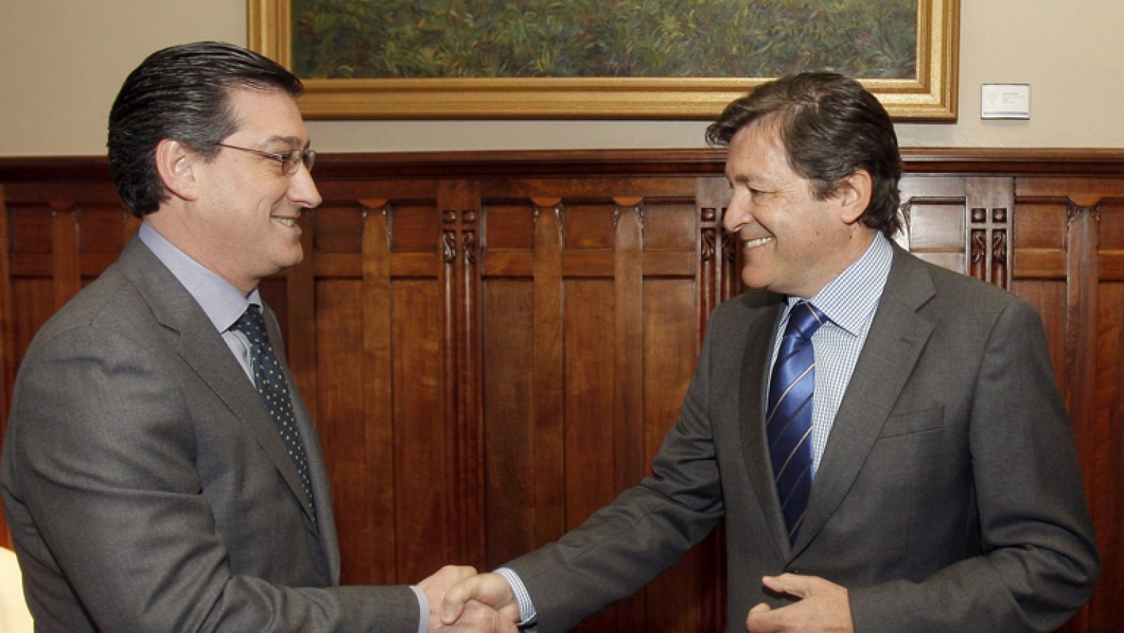 En Asturias, los partidos políticos siguen con los contactos para formar gobierno