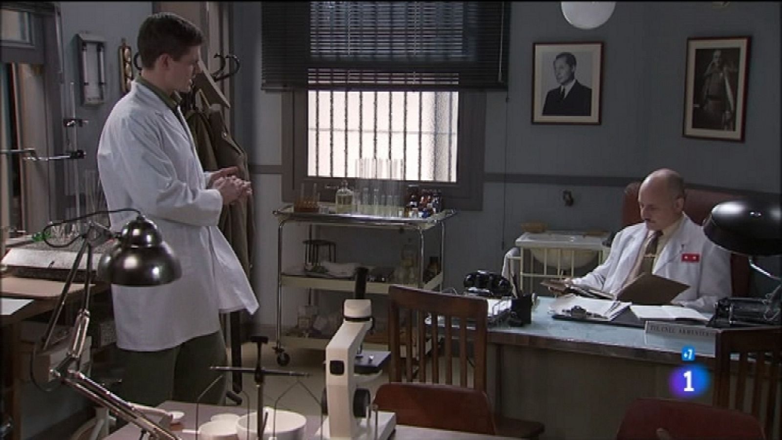 Amar en tiempos revueltos - T7 - Capítulo 145 - Olavide lleva a Felisa y Trino las primeras noticias sobre Miguel - Ver ahora