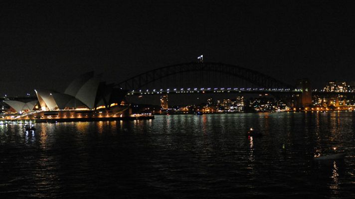 Telediario 1 - Apaga las luces por el planeta