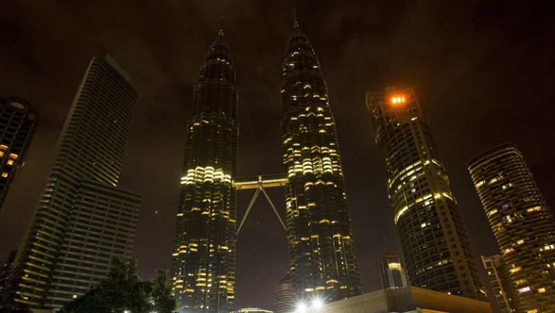 Más de 5,000 ciudades apagaron sus luces para celebrar la hora mundial del planeta