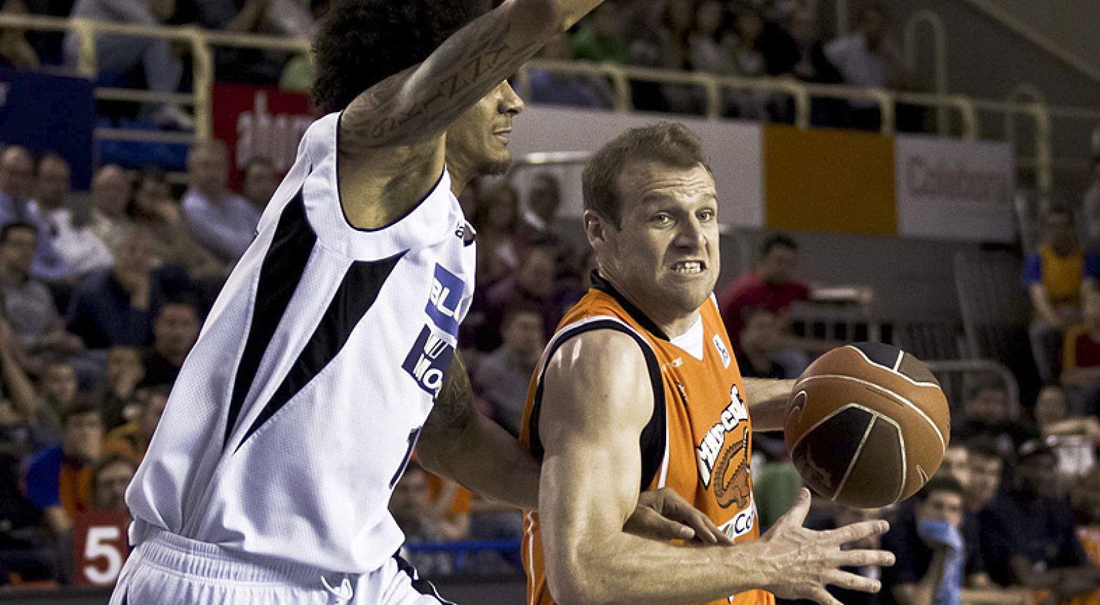 Mad-Croc Fuenlabrada 63-82 Blusens Monbus - Baloncesto en RTVE | Ver
