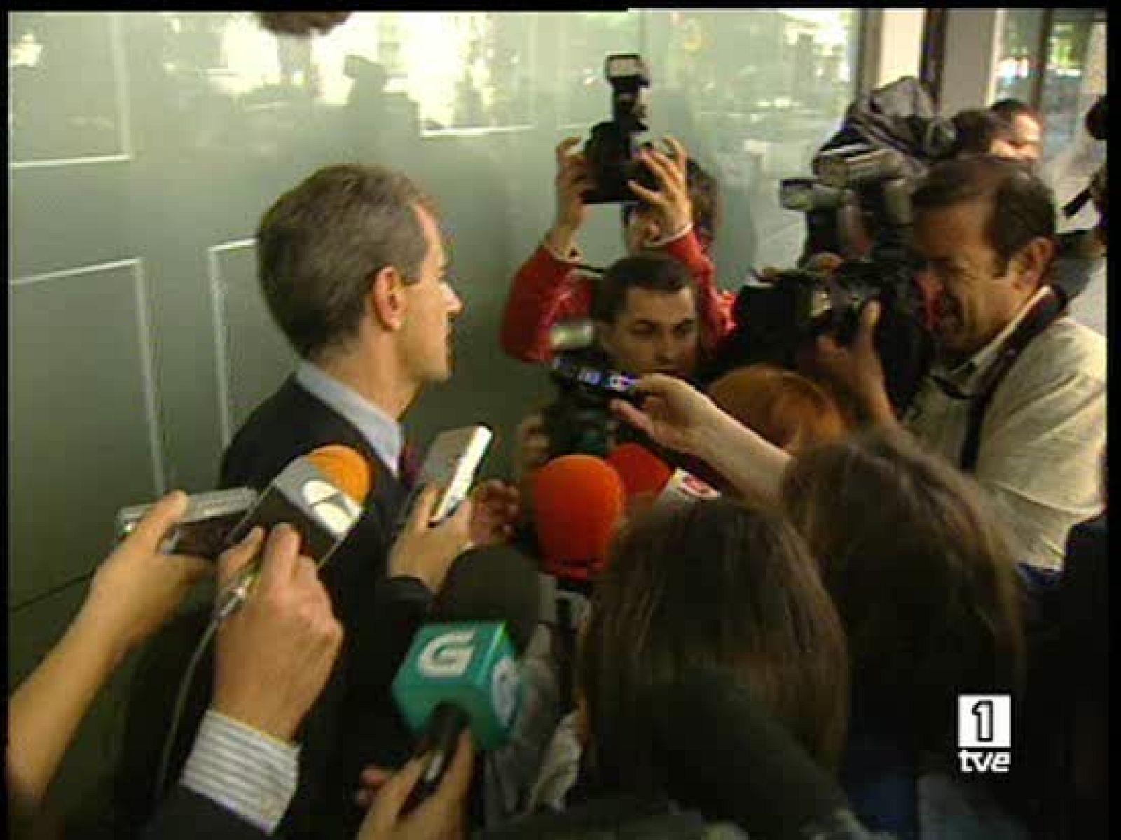  Juan Costa ha despejado la duda: no se presentará como candidato alternativo a Mariano Rajoy, en el próximo Congreso del PP. Lo ha dicho en una entrevista que publica hoy el diario El Mundo. Mariano Rajoy no ha querido hacer comentarios, pero sí los han hecho otros dirigentes del PP.