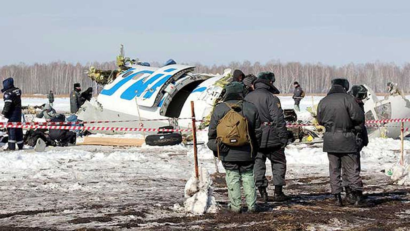 Al menos 31 personas han muerto este lunes al estrellarse el avión  en el que viajaban cuando intentaba realizar un aterrizaje de  emergencia poco después de despegar de la ciudad de Tyumen, en la región de Siberia (Rusia), según ha informado el Mini