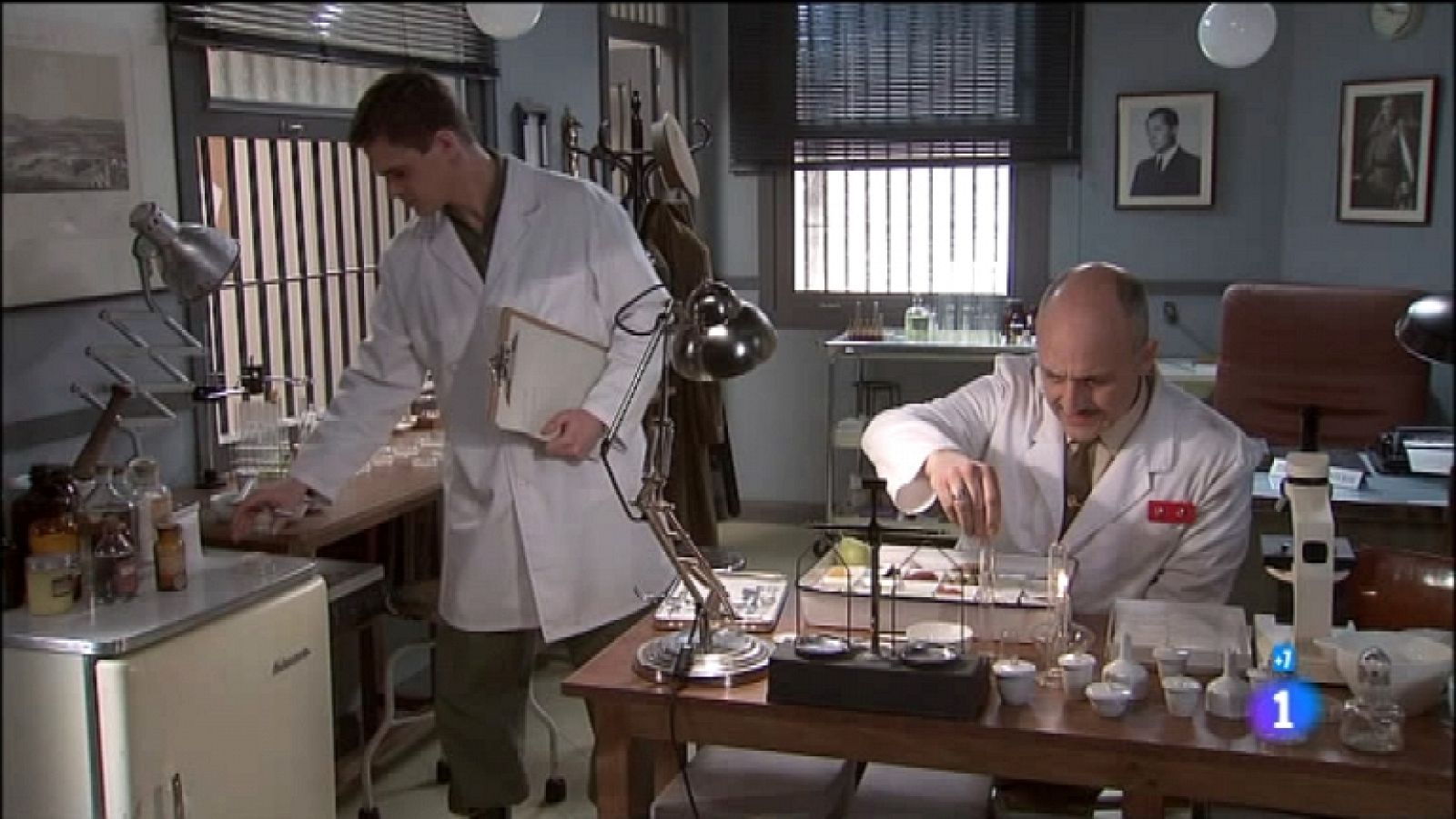 Amar en tiempos revueltos - T7 - Capítulo 146 -Eugenio está cada vez más nervioso y preocupado por la epidemia de la cárcel - Ver ahora