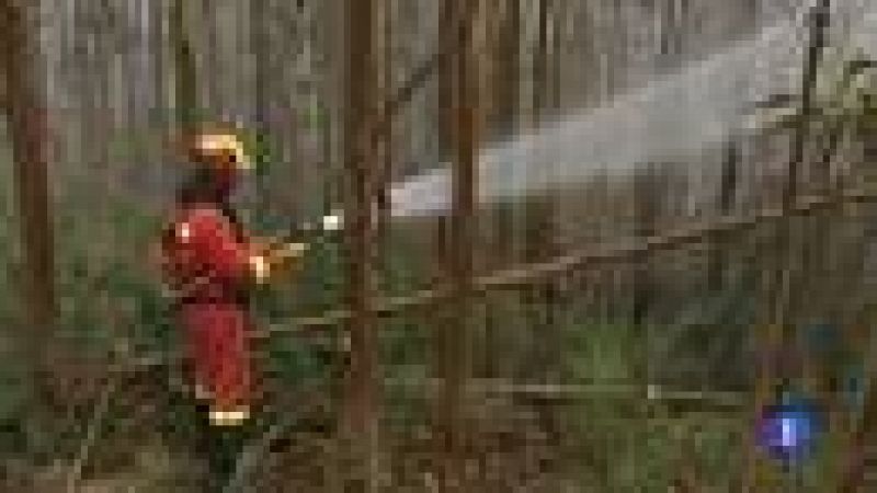 Tercer día de incendios en Galicia y continúan con las tareas de extinción