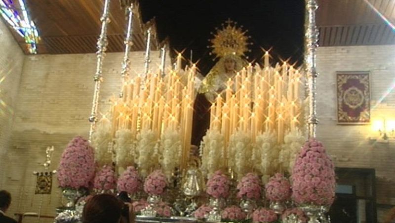 La lluvia empaña el  lunes Santo