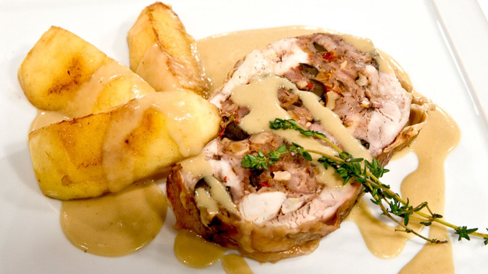 Pollo relleno con salsa de manzana