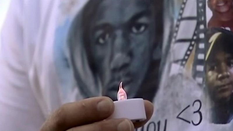 La muerte de un joven negro reabre el debate racial y de posesión de armas en Estados Unidos