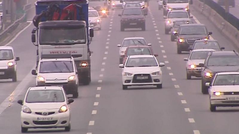 La DGT pide precaución a los conductores en la noche con más tráfico del año