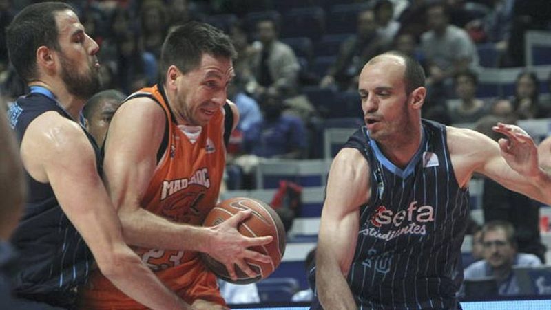 El 'Fuenla' hunde un poco más a Estudiantes 