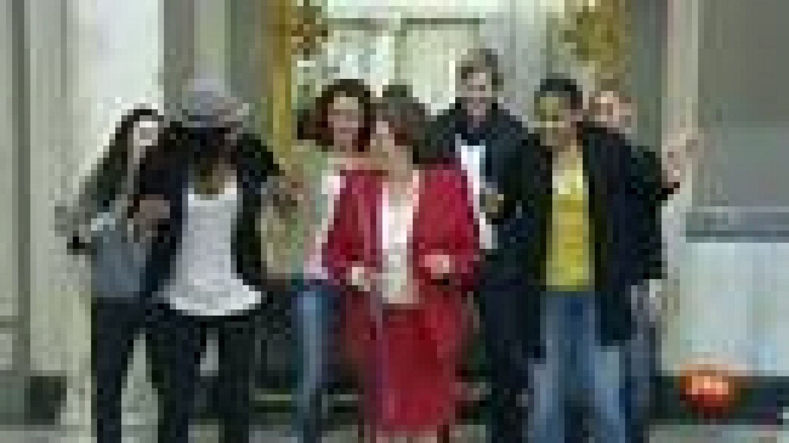 El Ciudad Ros Casares, que el domingo se proclamó campeón de Europa del clubes de baloncesto femenino, ha compartido el título conquistado en Estambul con las principales instituciones políticas valencianas, ya que fue recibido en la Generalitat ante