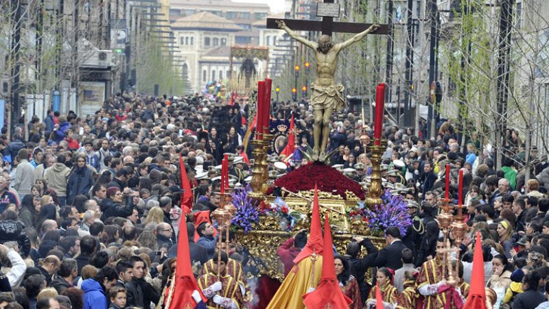 Un miércoles santo sin lluvias permite que las procesiones salgan
