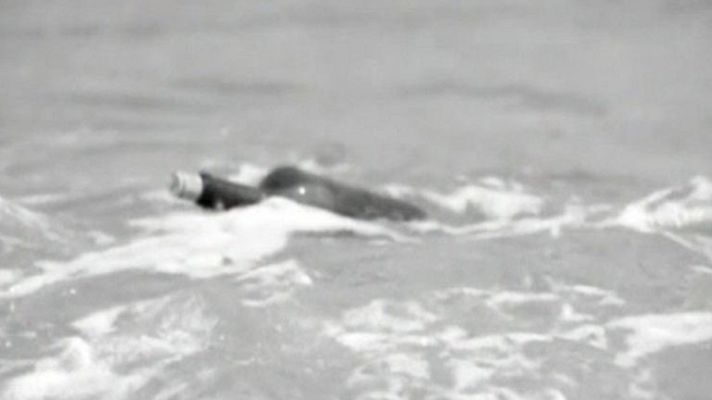 Telediario 1 - Una botella con un largo viaje