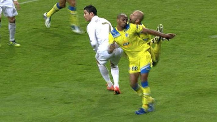 Champions League - Paulo Jorge se parte los dientes