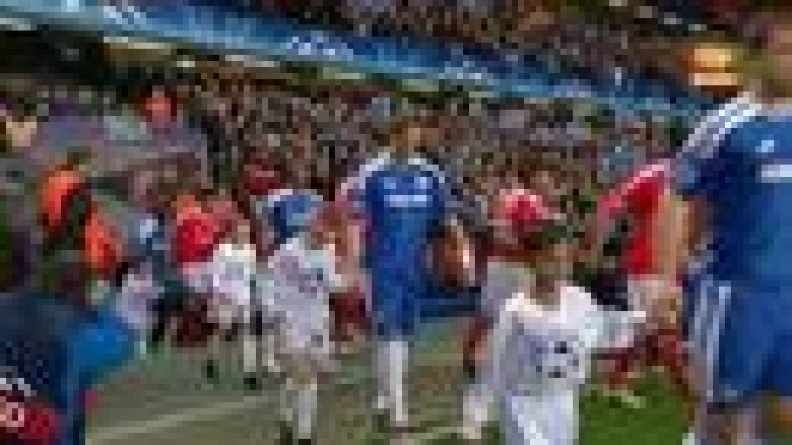 Un gol de penalti del inglés Frank Lampard en la primera parte y otro del portugués Raul Meireles en el descuento fueron suficientes para que el Chelsea superara al Benfica (2-1) y se plantara en unas semifinales de la Liga de Campeones, en las que s