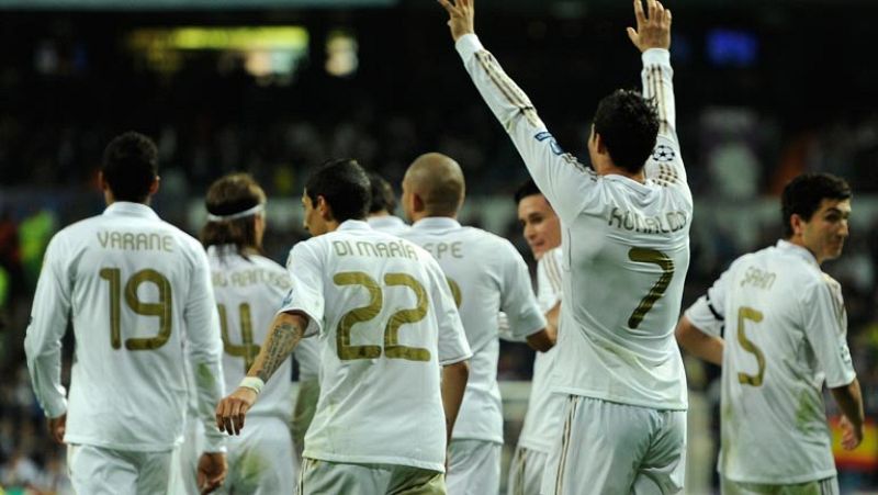 El conjunto blanco vence 5-2 al chipriota en un partido cómodo, con doblete de Cristiano Ronaldo, secundado por Kaká, Callejón y Di María. Manduca y Solari marcaron por el APOEL.