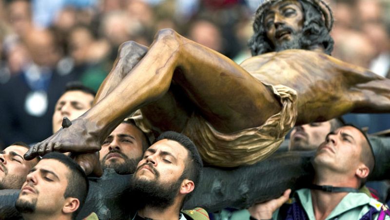  La lluvia no está afectando mucho a las procesiones en Andalucía