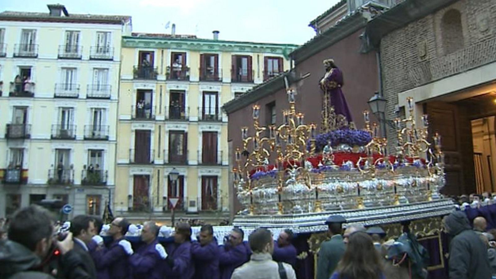 Algunas cofradías se han arrigesgado a salir a pesar del cambio constante del tiempo