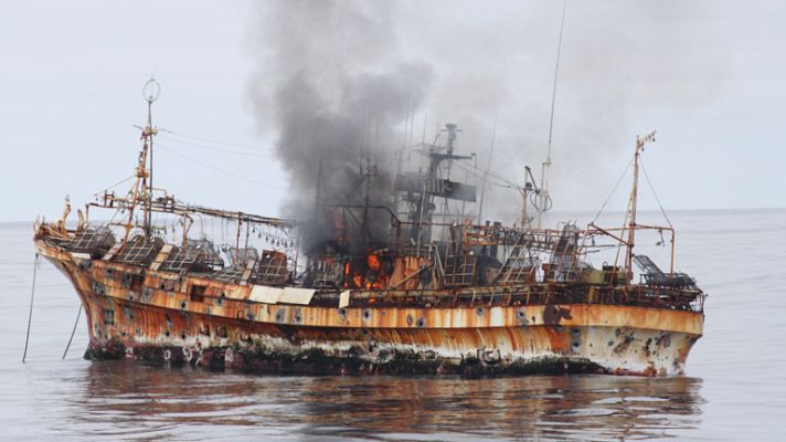 Informativo 24h - La Guardia Costera de EE.UU. anuncia el hundimiento del "barco fantasma" japonés