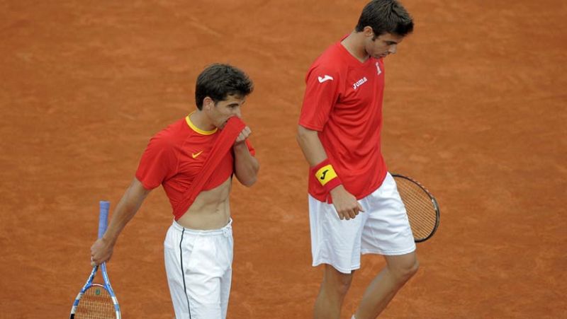 La derrota de Granollers y López frente a Peya y Marach, en un partido marcado por las interrupciones por la lluvia, deja la sentencia a manos de Ferrer contra Melzer o Almagro contra Haider-Mauder.
