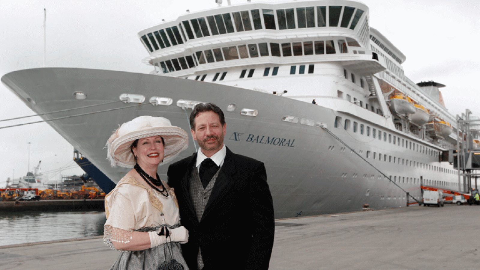 EL crucero  MS Balmoral recrea el viaje fallido del Titánic. Durante doce días 1309 pasajeros, de 28 países diferentes realizarán el recorrido completo que tenía previsto el Titánic. 