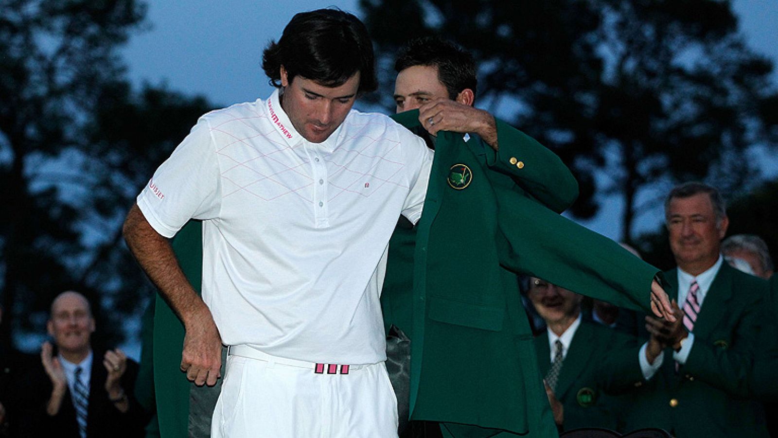 El estadounidense Bubba Watson, de 33 años, conquistó la edición número 76 del Masters de Augusta, tras derrotar en el segundo hoyo del desempate al surafricano Louis Oosthuizen. Watson, jugador zurdo y el mejor 'pegador' del Tour americano, consigue