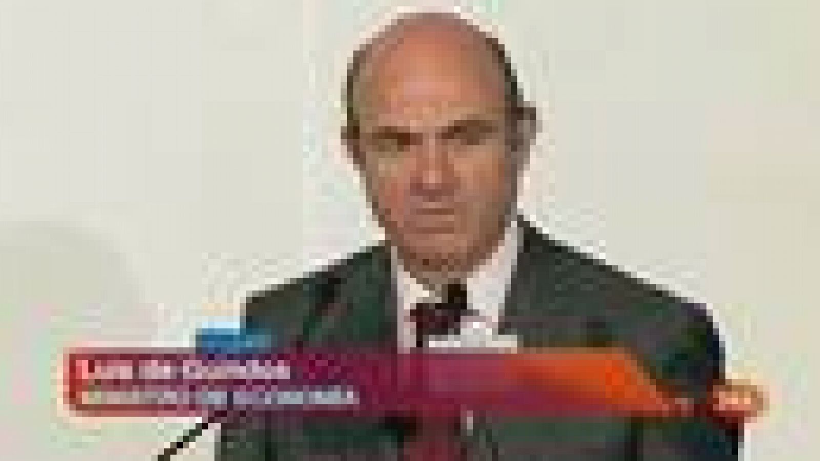 El ministro de Economía y Competitividad, Luis de Guindos, ha afirmado que la volatilidad de la prima de riesgo no puede  hacer que el Gobierno pierda "el rumbo". Durante su intervención en el Foro Nueva Economía, el ministro ha afirmado que la conv