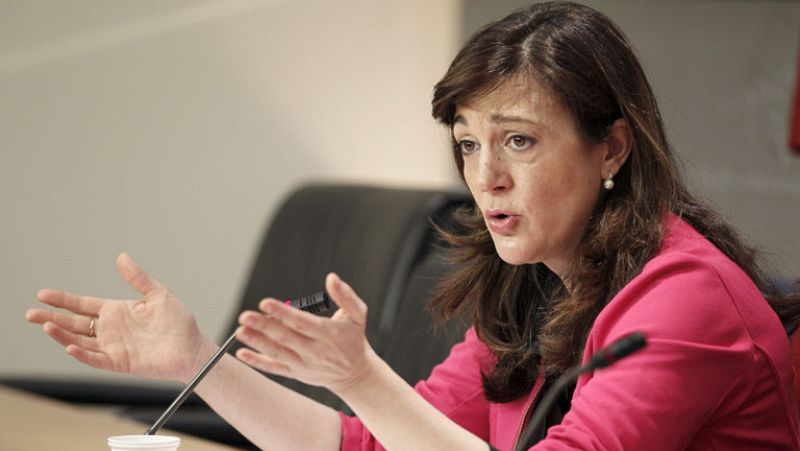 La oposición critica la forma en que se han anunciado los recortes en Sanidad y Educación