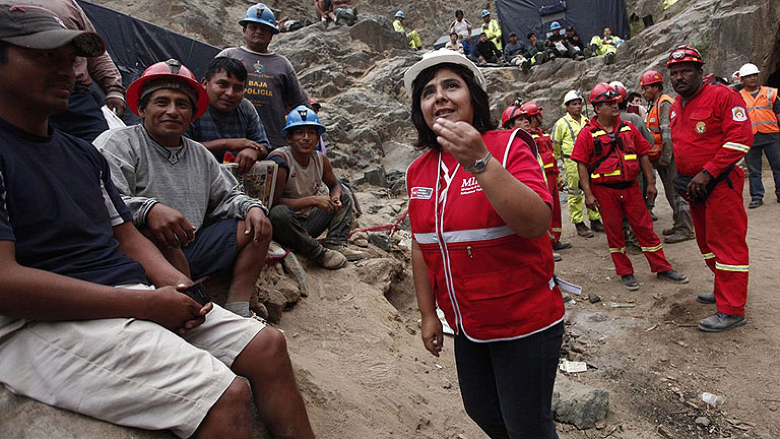 Ollanta Humala visita la mina de Perú donde están atrapados nueve mineros