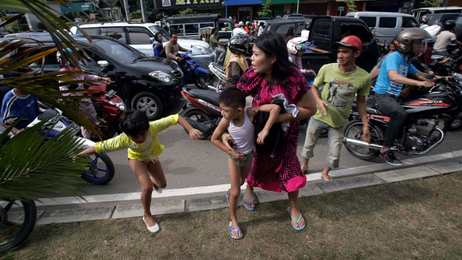 Dos terremotos de 8.6 y 8.2 en Indonesia provocan la alerta por tsunami en el Océano Índico