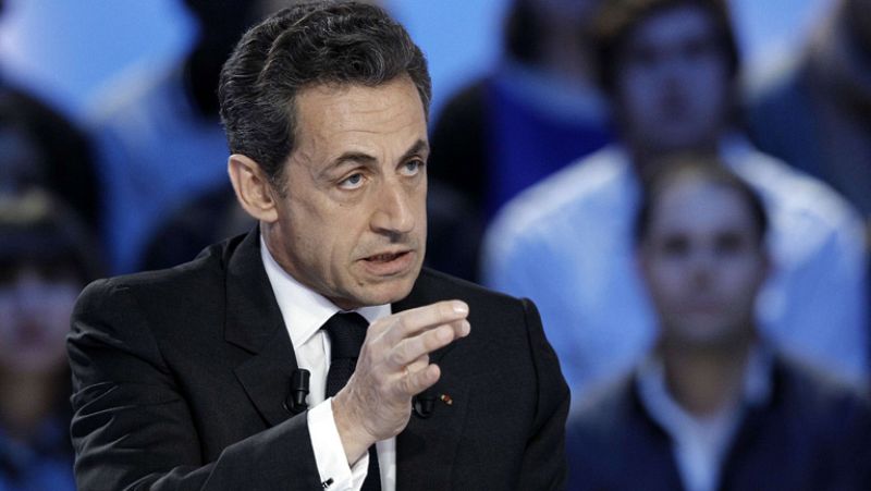 Sarkozy vuelve a poner a España como contrapunto de sus reformas