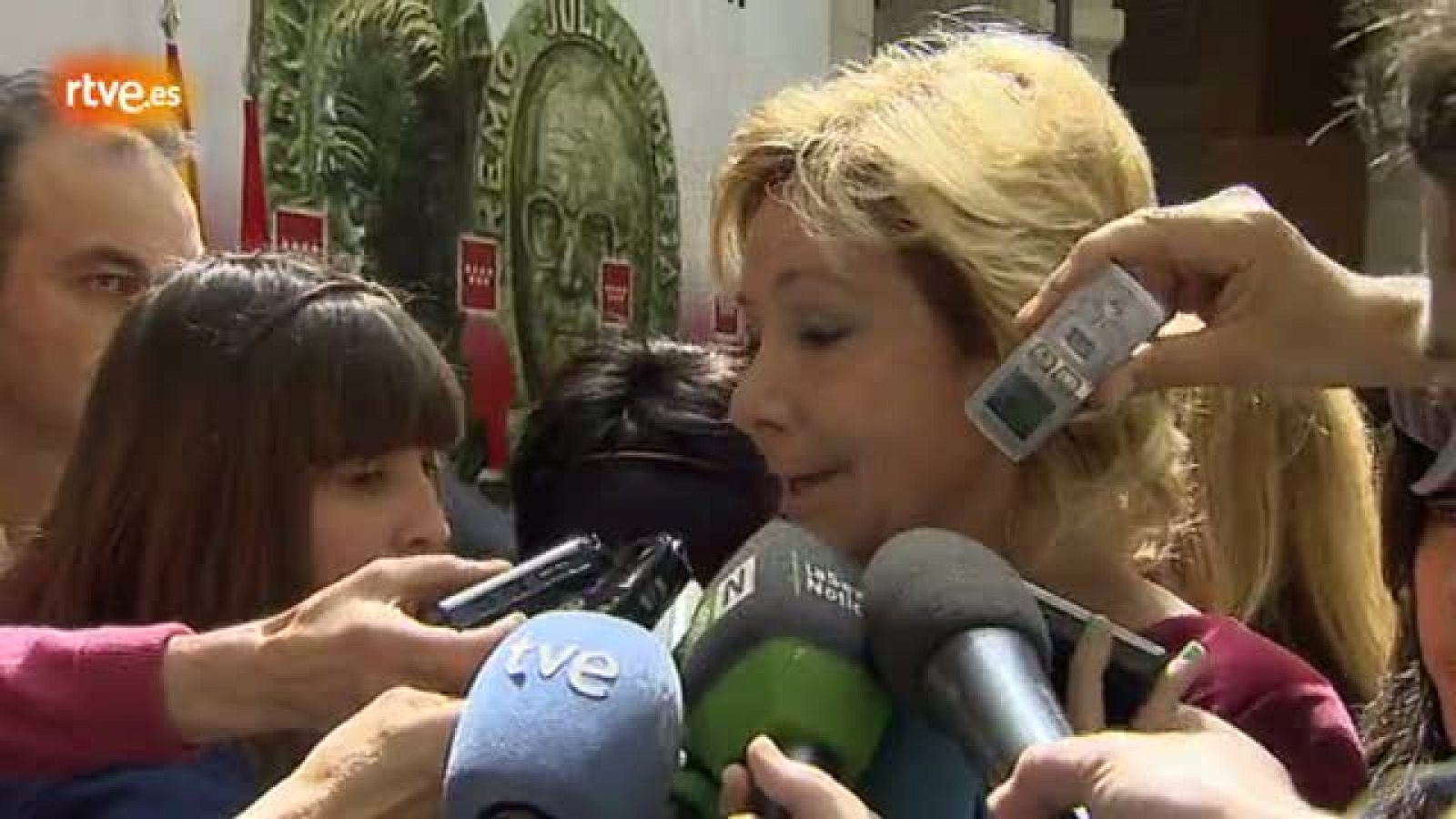 Aguirre insiste en que el billete de metro sencillo no sube y califica el metrobús de "descuento"