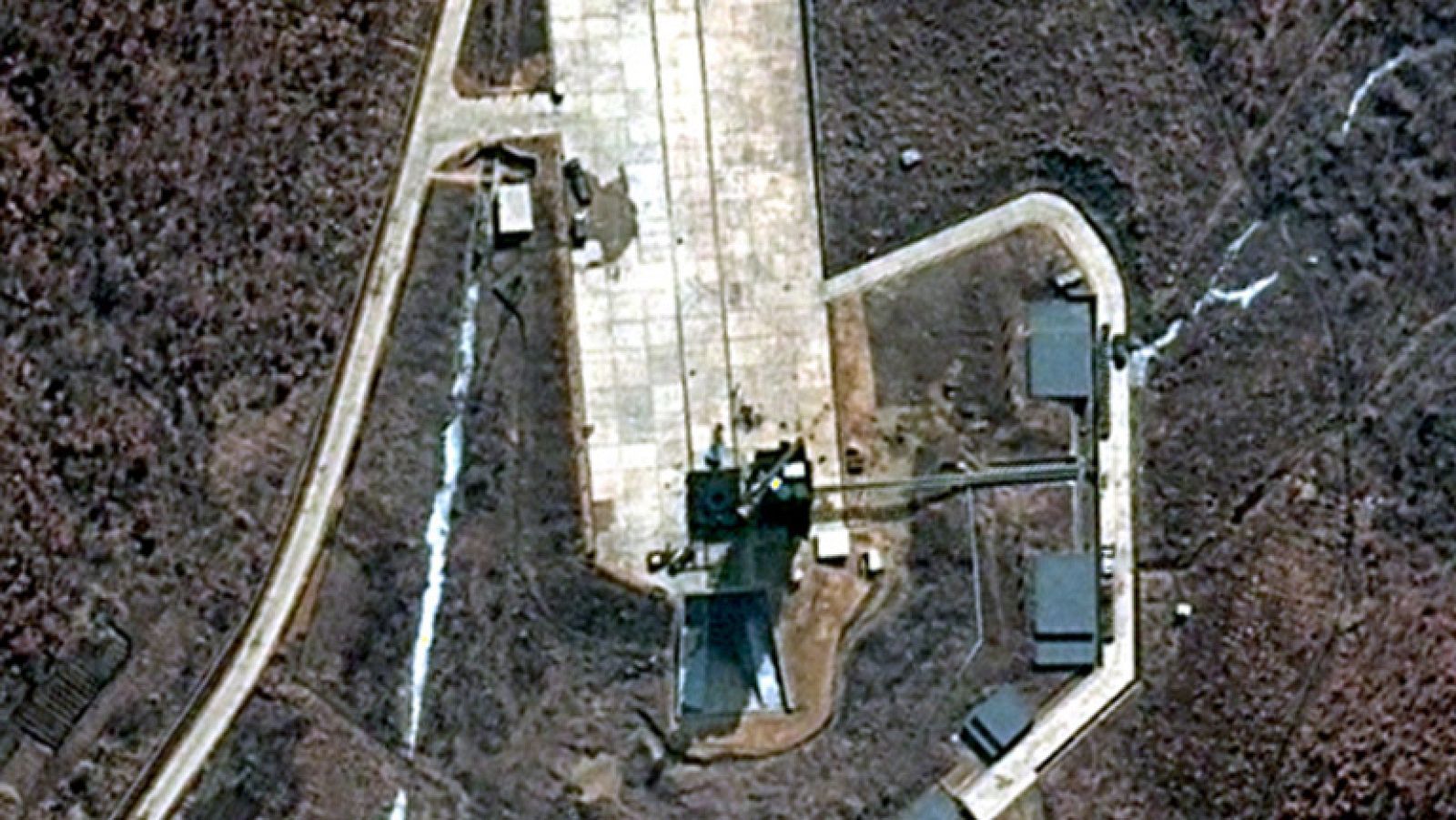 Corea del Norte suspende el lanzamiento de su controvertido cohete