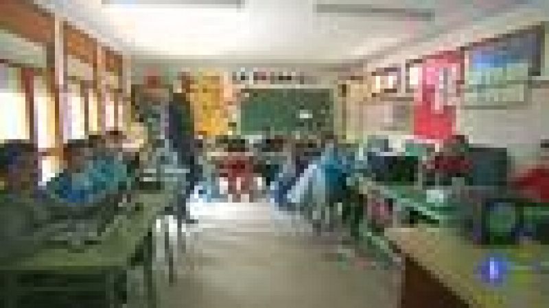 En Ariño, Teruel, se resisten a renunciar al uso de ordenadores en las escuelas