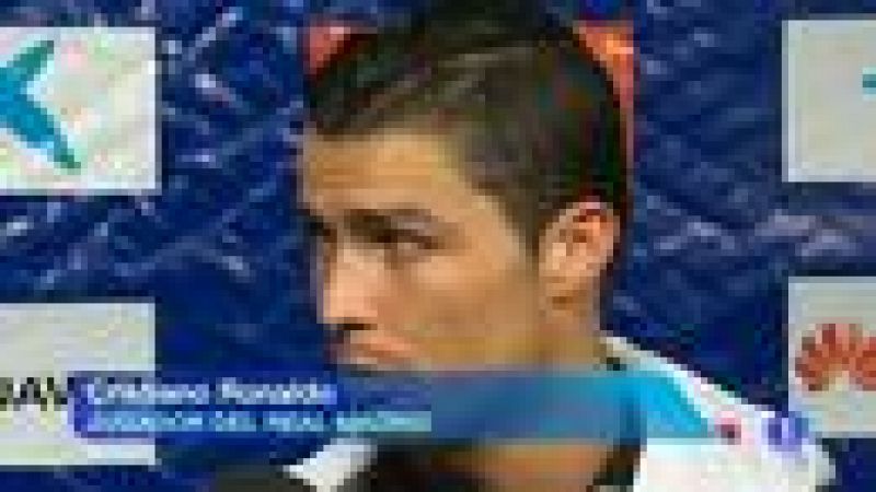 Cristiano Ronaldo fue sin discusión el hombre del partido. El portugués acertó con su estrategia preferida. Ese disparo duro y seco que imprime al balón un efecto especial que desorienta a los porteros y con el que ayer logró dos de sus tres tantos. 