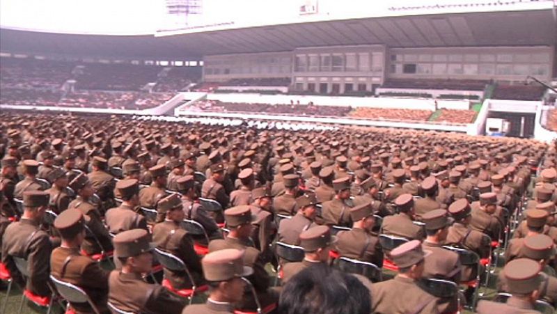 Multitudinario acto en la capital de Corea del Norte para aclamar a Kim Jong-un