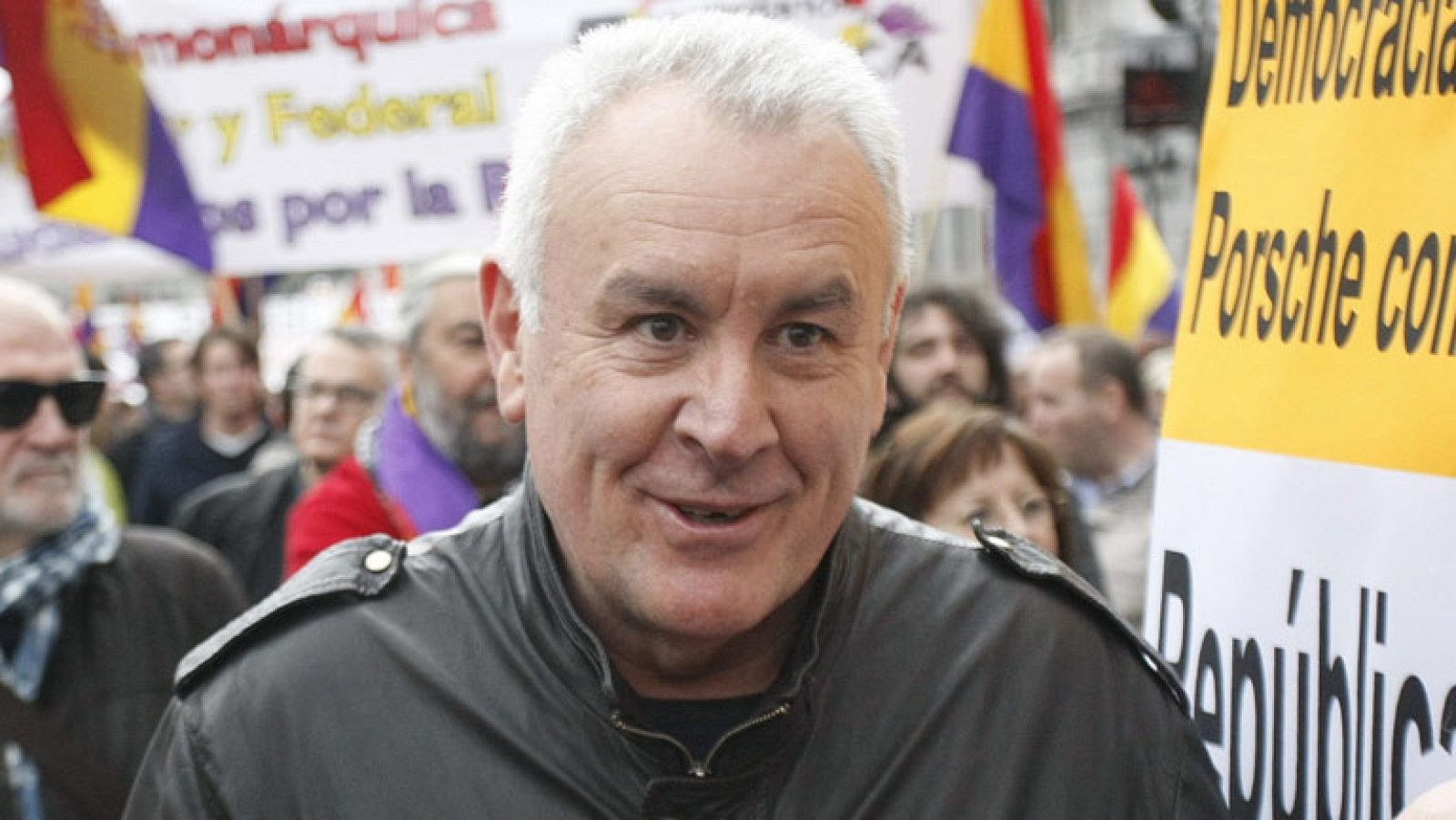 Las circunstancias que rodean al accidente del rey provocan críticas de los partidos de izquierda