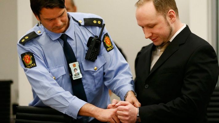 Breivik no reconoce al tribunal que le juzga por los atentados de Oslo