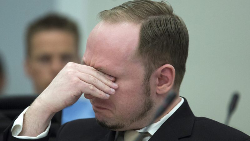 Breivik llora de emoción en el juicio al ver el vídeo propagandístico que él mismo colgó en internet