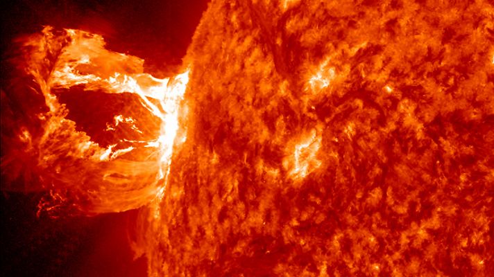 Una de las explosiones solares más espectacular de los últimos años