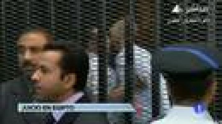 Telediario 1 - Protestas durante el juicio de los hinchas acusados de la masacre de Port Said