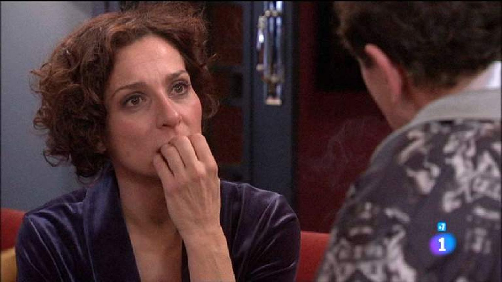 Amar en tiempos revueltos - T7 - Capítulo 157 - Angélica está muy nerviosa por todo lo ocurrido con Rocío y con sus premoniciones - Ver ahora