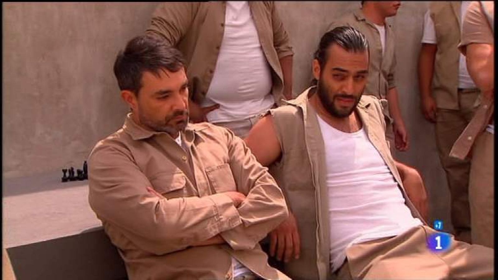 Cielo Rojo - Capítulo 69 - Dña. Loreto informa a Alma de la agresión que Andrés ha sufrido - Ver ahora