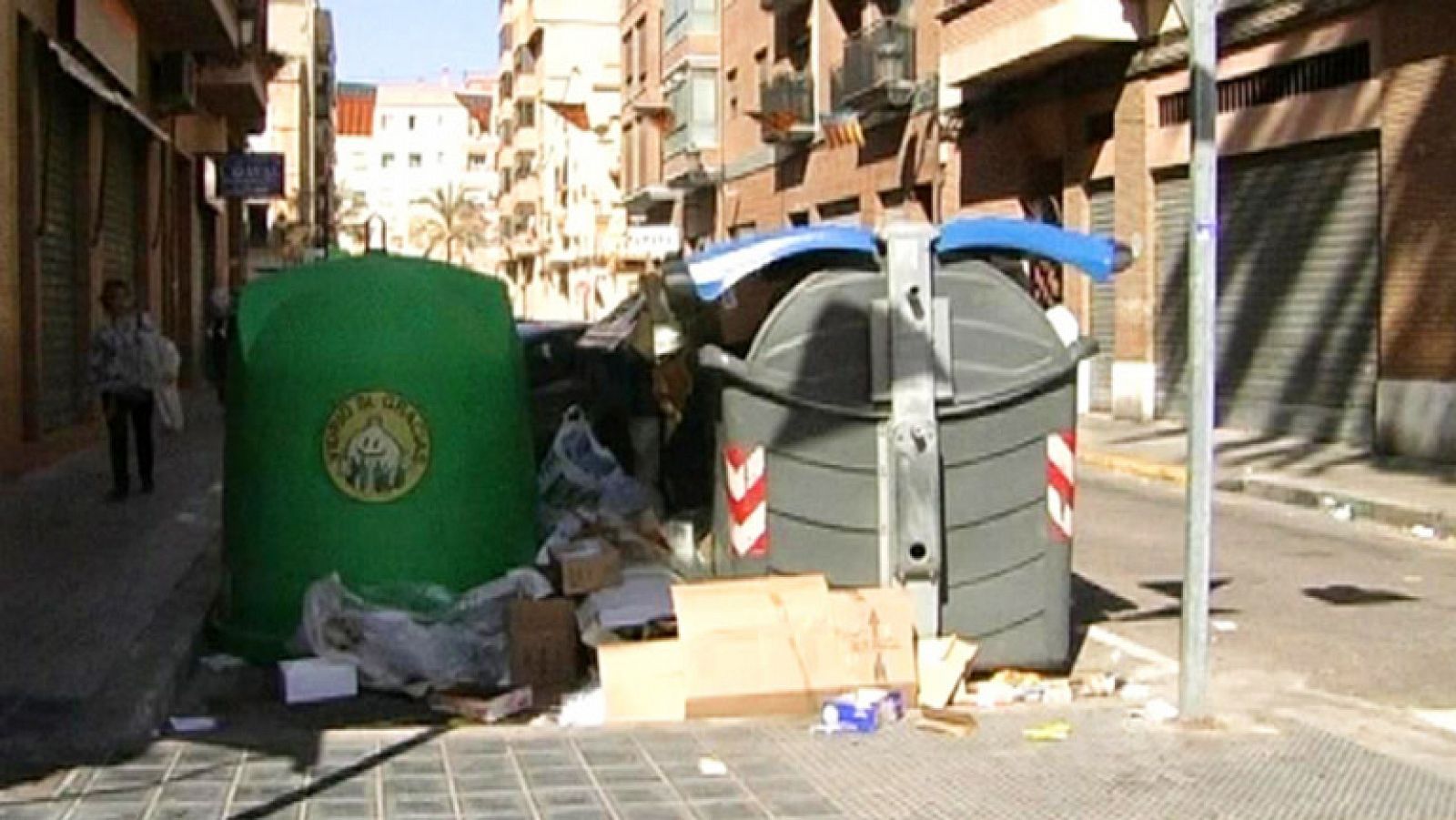 Comando Actualidad - Recortados - Rodeados de basura