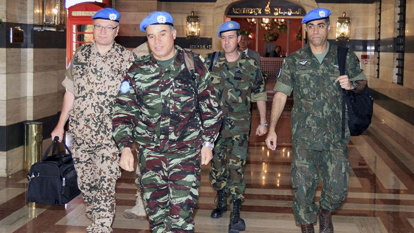  La ONU y el Gobierno de Siria firmaron hoy en Damasco el acuerdo que sentará las bases para el despliegue de los cascos azules que supervisarán el alto el fuego en el país. Ahmad Fawzi, portavoz del enviado especial del secretario general de la ONU y de la Liga Árabe para Siria, Kofi Annan, informó en un comunicado de que se trata de un acuerdo sobre los términos del Protocolo que regirá la misión de la avanzadilla de observadores y, posteriormente, el despliegue de un Mecanismo de Supervisión (UNSM).