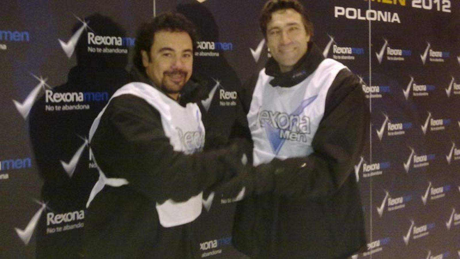 El conjunto blanco, que jugó el martes su partido de Champions, prepara ya el próximo duelo contra el eterno rival en el Camp Nou. Ya hay ambiente de 'clásico' y dos antiguos rivales como Hugo Sánchez y Julio Salinas hacen sus pronósticos.